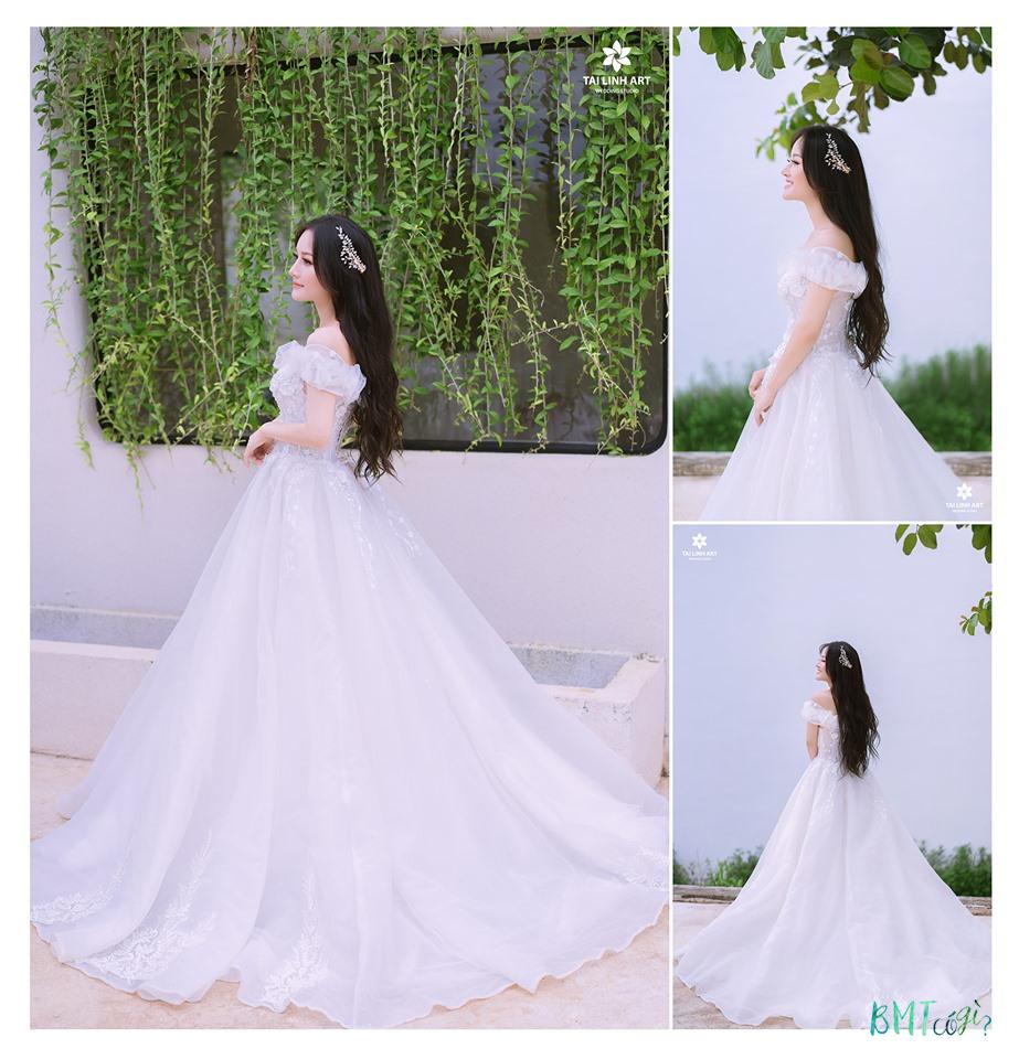 Lộ clip thử váy cưới siêu lung linh của Lâm Khánh Chi 